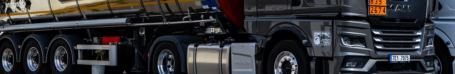 Transport of vegetable, fuel and other oils